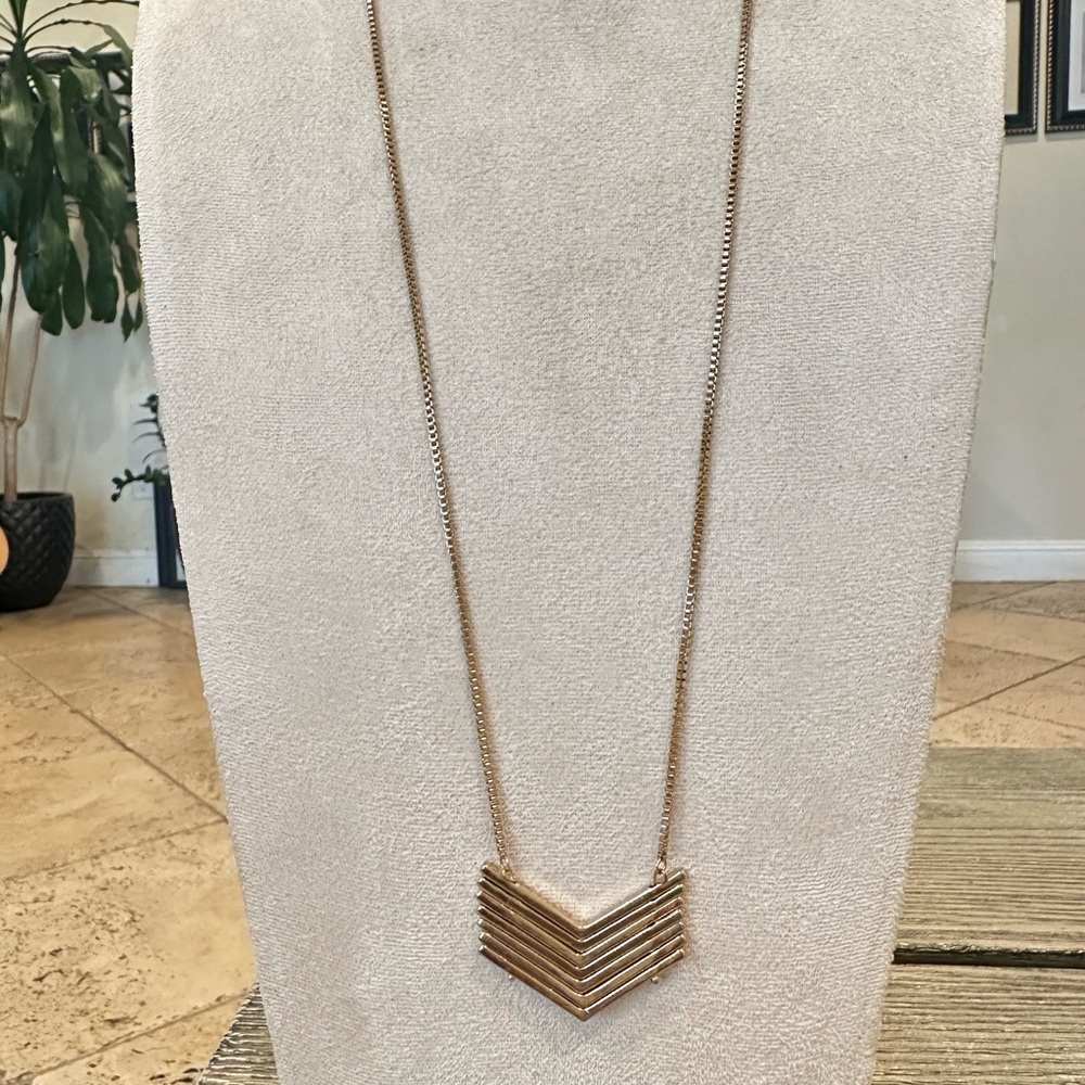 Elegant Gold Chevron Necklace